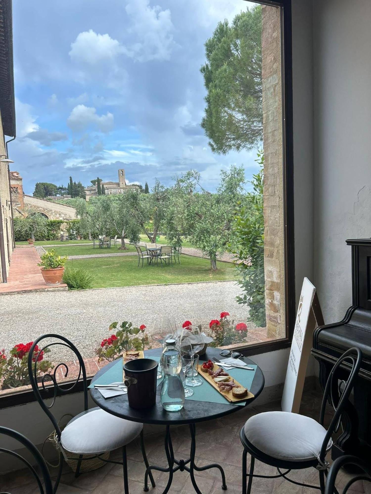 Fattoria Abbazia Monte Oliveto Villa San Gimignano Bagian luar foto